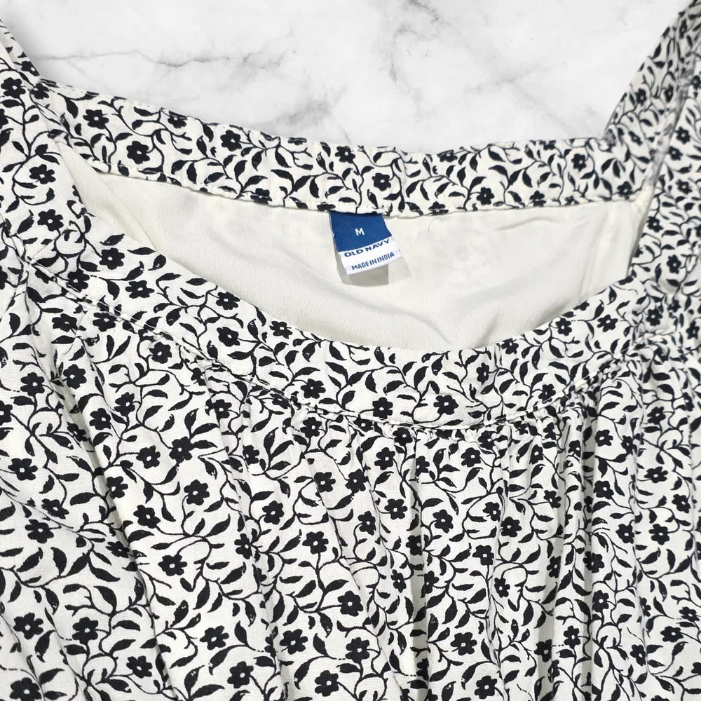 Old Navy Short Puffy Sleeve Floral Black & White Dress Size Medium (M) B9